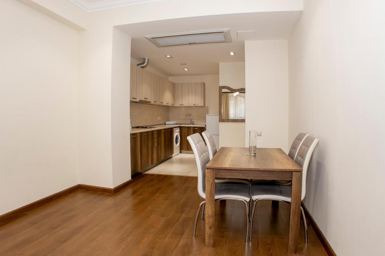 D&H Group Apartment เยเรวาน ภายนอก รูปภาพ