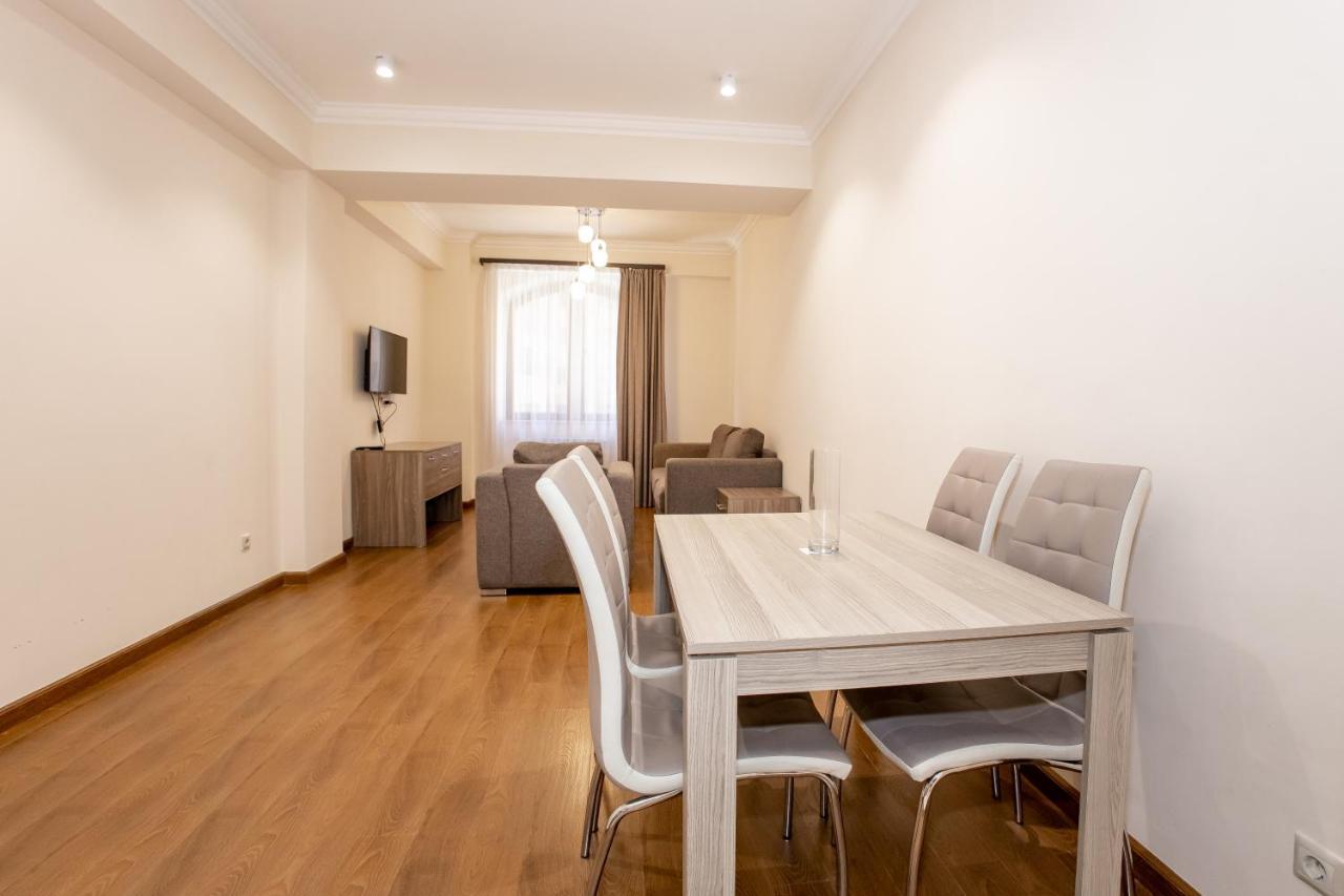 D&H Group Apartment เยเรวาน ภายนอก รูปภาพ